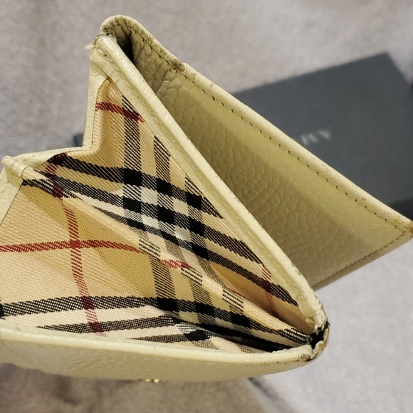 100%Auth Burberry Cream color Wallet Japan - Picture 8 of 14
